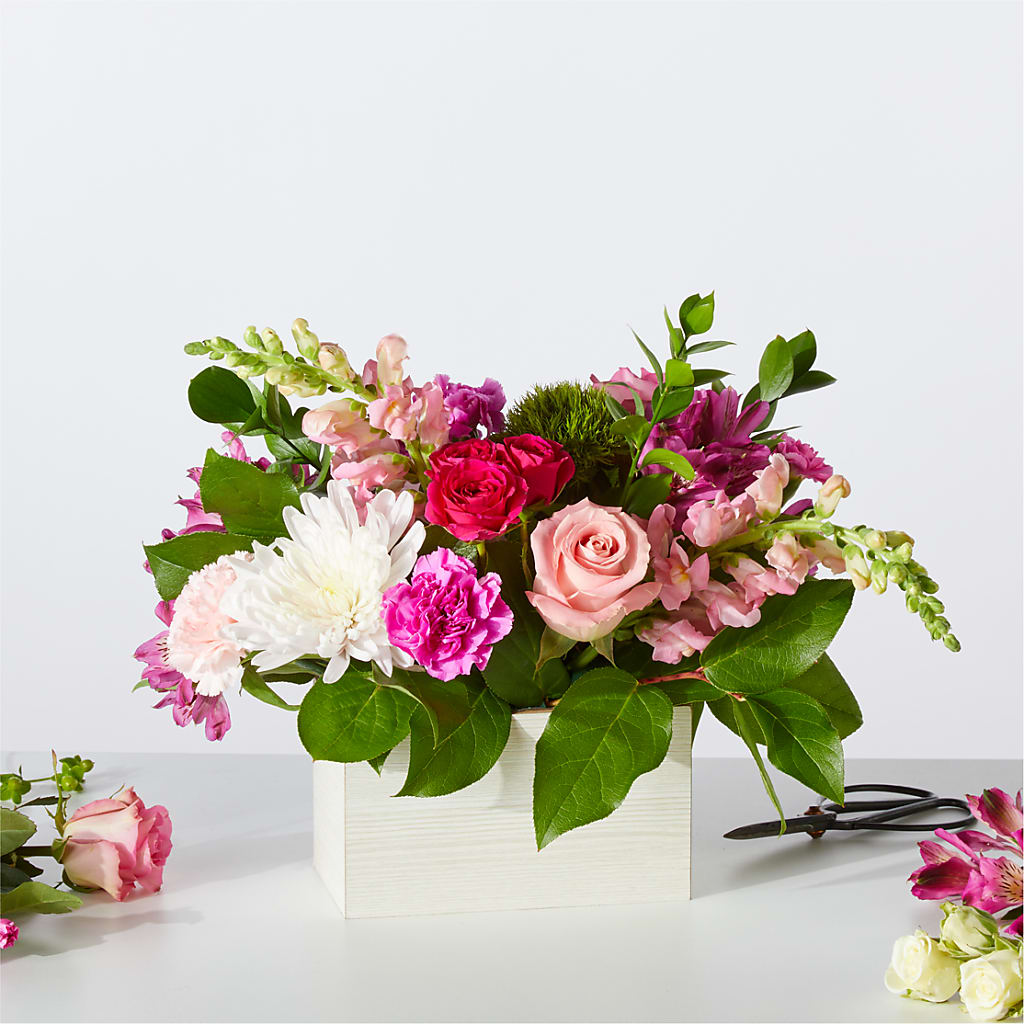 Sweetberry Box – A Florist Original – VERN'S SHARONVILLE FLORIST, Cincinnati OH