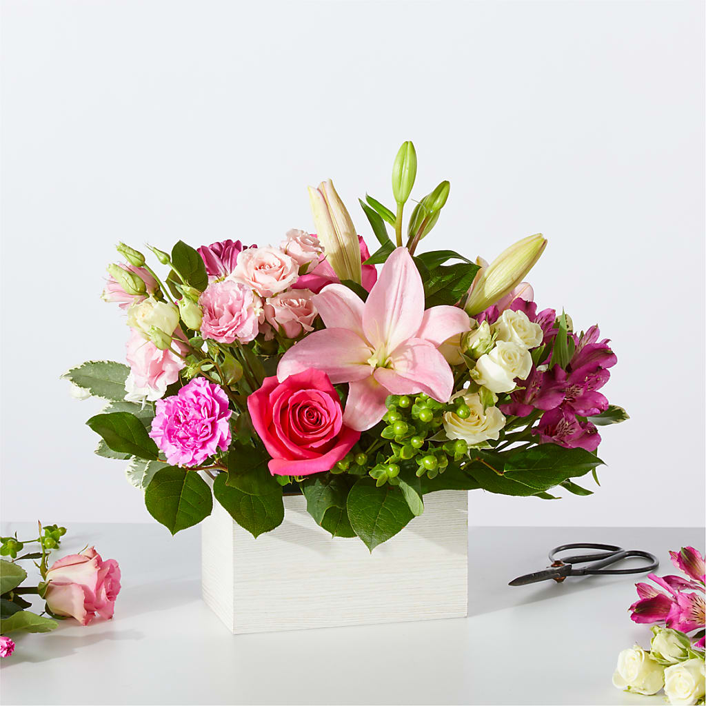 Sweetberry Box – A Florist Original – VERN'S SHARONVILLE FLORIST, Cincinnati OH