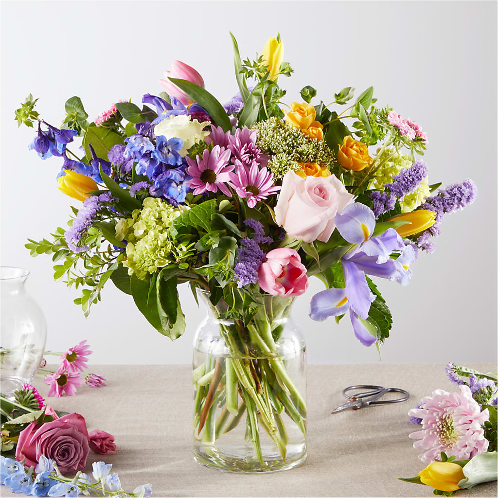 Pastel Tradition - A Florist Original – VERN'S SHARONVILLE FLORIST, Cincinnati OH