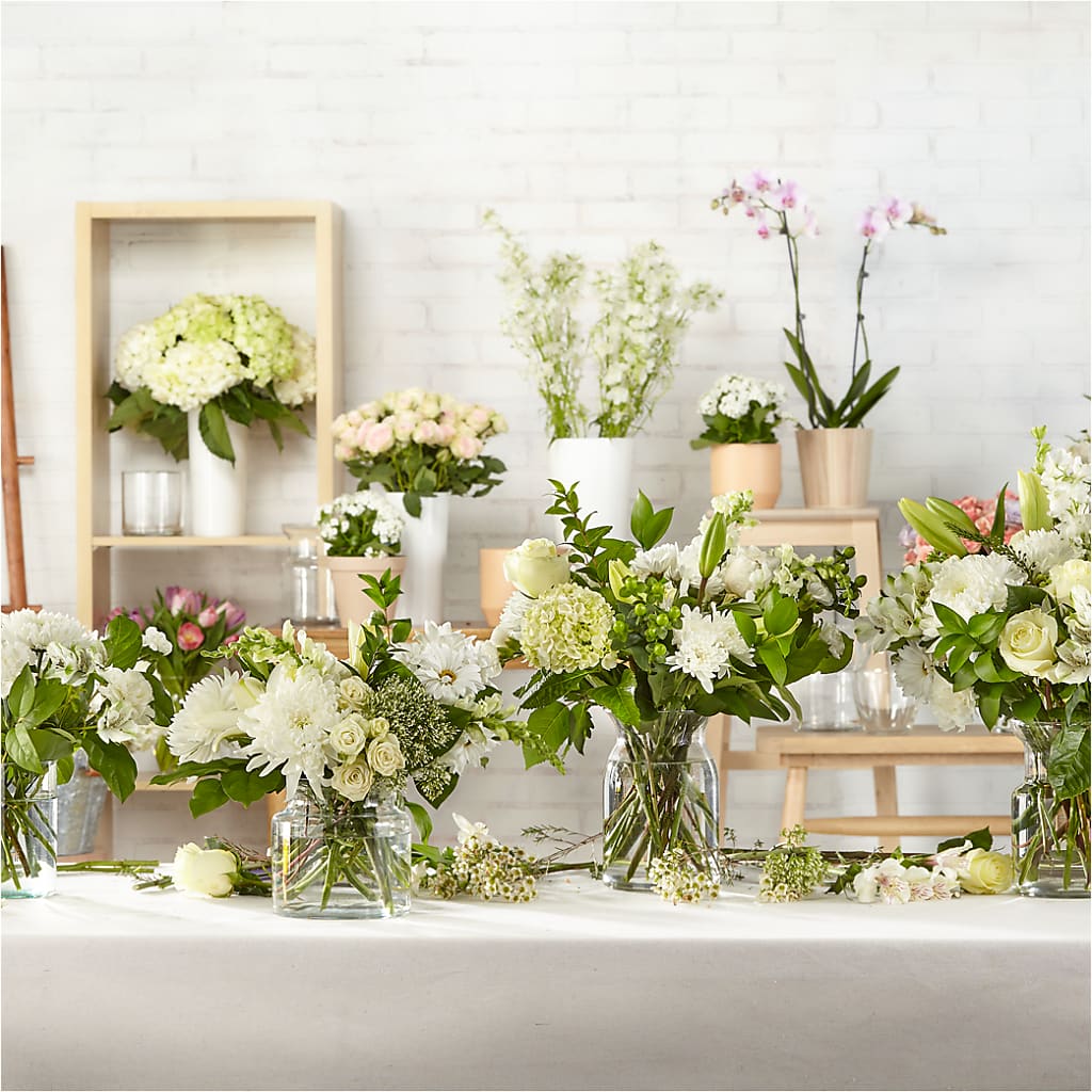 Classic Ivory – A Florist Original – VERN'S SHARONVILLE FLORIST, Cincinnati OH