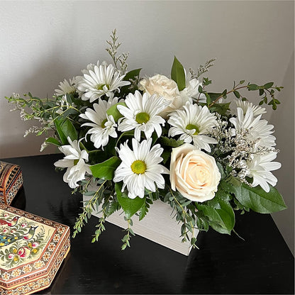 Fresh Linen Box Bouquet – VERN'S SHARONVILLE FLORIST, Cincinnati OH
