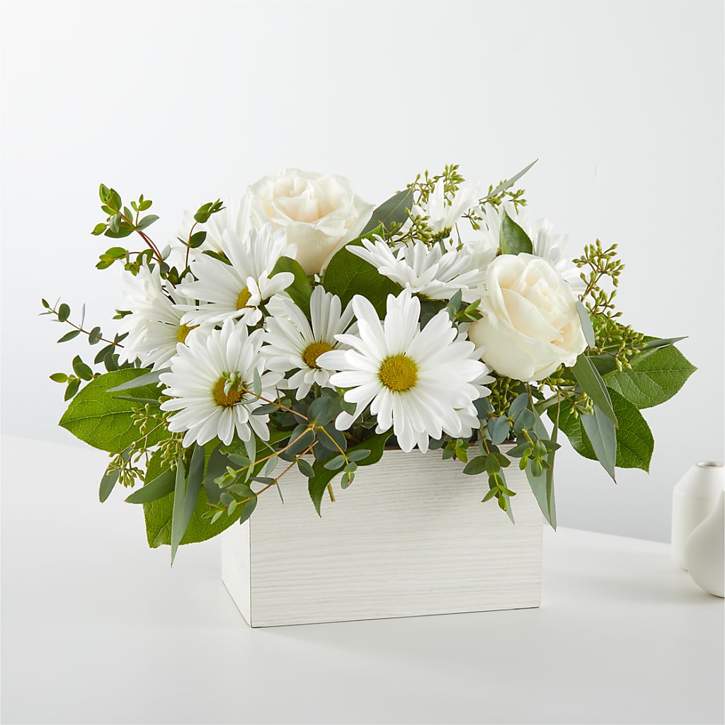 Fresh Linen Box Bouquet – VERN'S SHARONVILLE FLORIST, Cincinnati OH