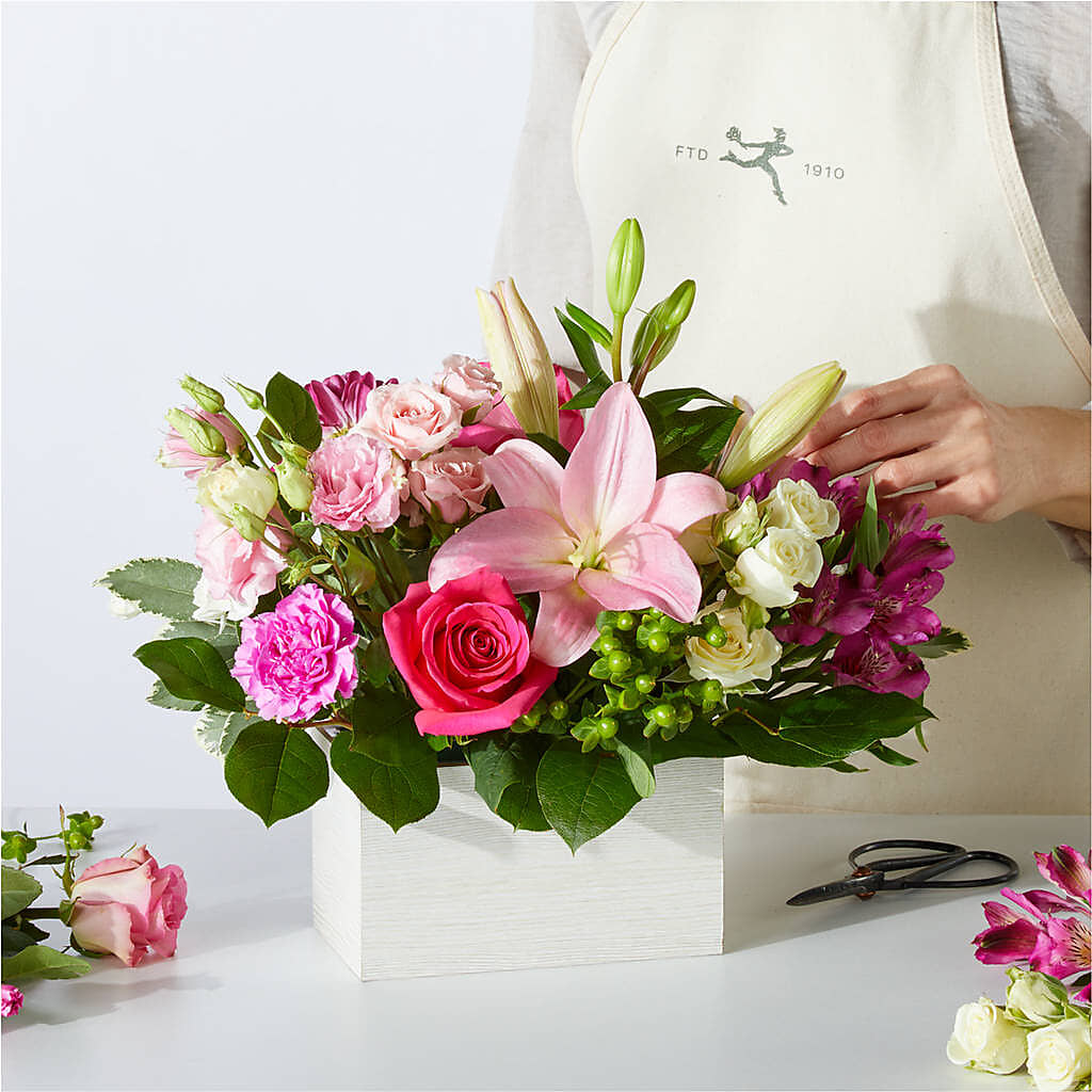 Sweetberry Box – A Florist Original – VERN'S SHARONVILLE FLORIST, Cincinnati OH