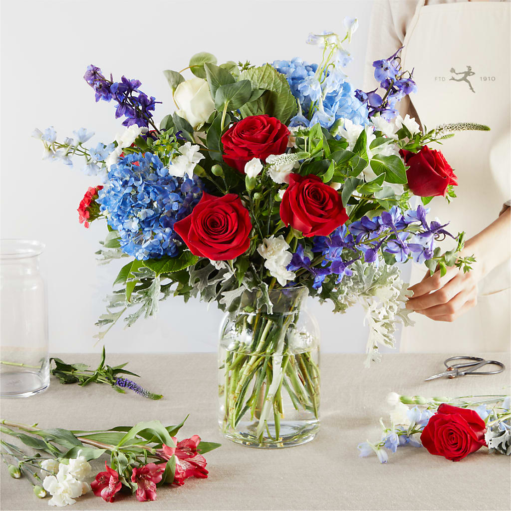 Star Spangled - A Florist Original – VERN'S SHARONVILLE FLORIST, Cincinnati OH