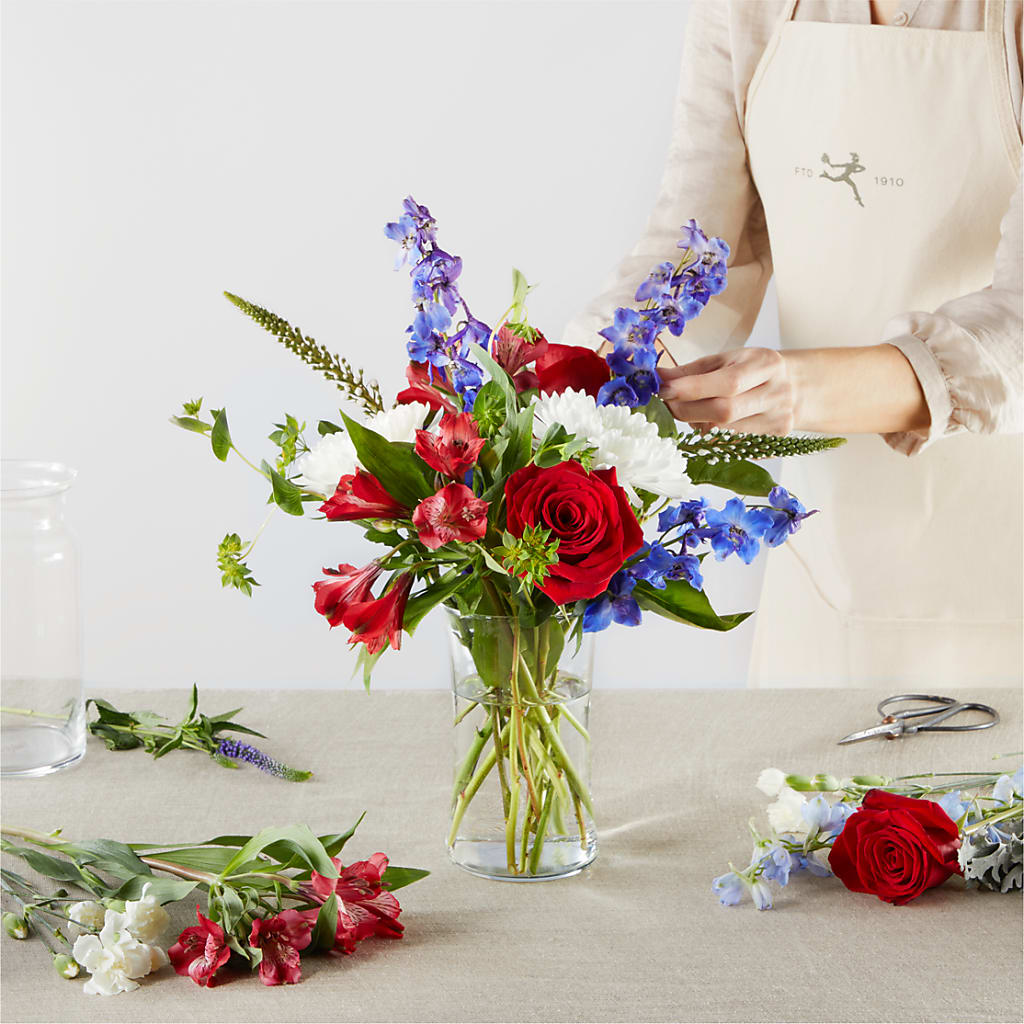 Star Spangled - A Florist Original – VERN'S SHARONVILLE FLORIST, Cincinnati OH