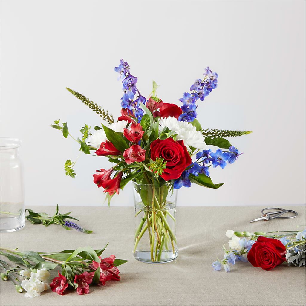 Star Spangled - A Florist Original – VERN'S SHARONVILLE FLORIST, Cincinnati OH