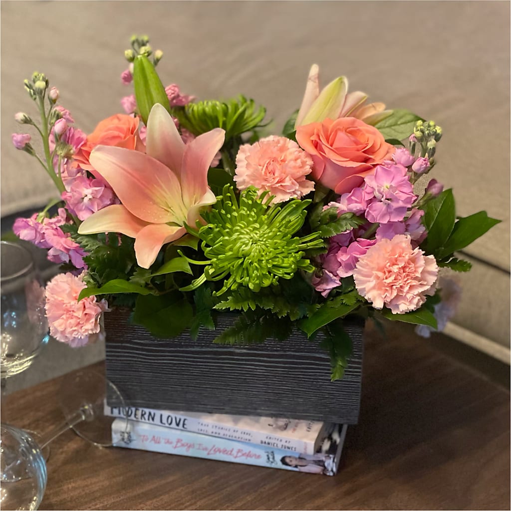 Beautiful Spirit Basket – VERN'S SHARONVILLE FLORIST, Cincinnati OH